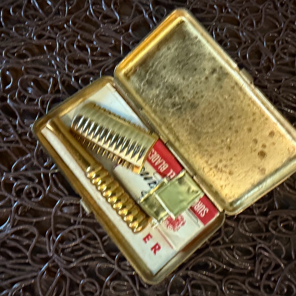 Unique Vintage Gold Tone Men's Accessories Set
